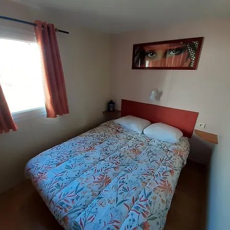 Le Doux Refuge De L'yeres Кемпинг